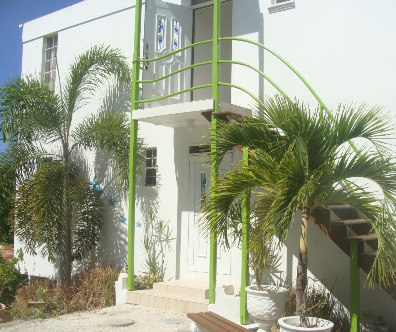 Coral Lane Beach Apartments Saint James Exterior foto